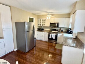 203 Columbia Common in Hillsborough Township, NJ - Building Photo - Building Photo