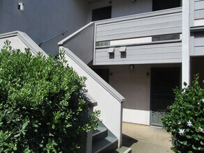 3242 Ashford St in San Diego, CA - Building Photo - Building Photo
