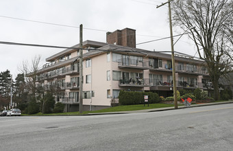 426 10th St in New Westminster, BC - Building Photo - Building Photo