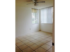 12124 Saint Andrews Pl, Unit 102 in Miramar, FL - Building Photo - Building Photo