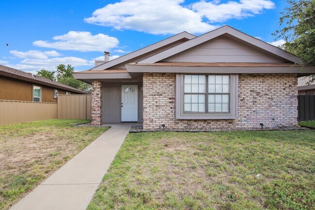 property at 5922 N San Joaquin St