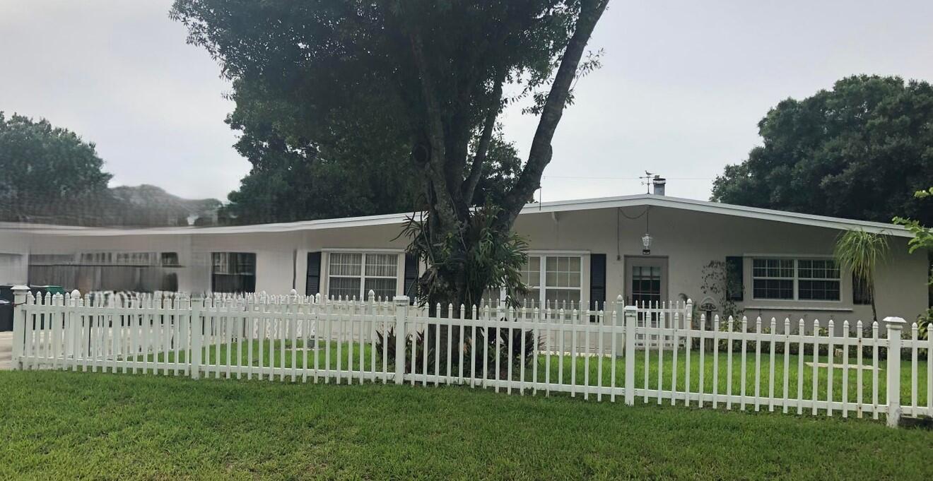 6802 Pandora Ave in Fort Pierce, FL - Building Photo