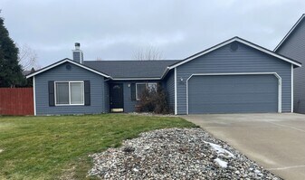 1904 Leavenworth Pl in Wenatchee, WA - Building Photo