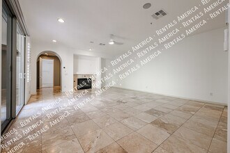 3966 E Crest Ln in Phoenix, AZ - Foto de edificio - Building Photo