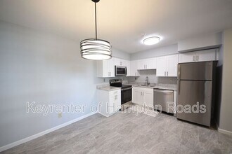 612 Waters Dr in Virginia Beach, VA - Building Photo - Building Photo