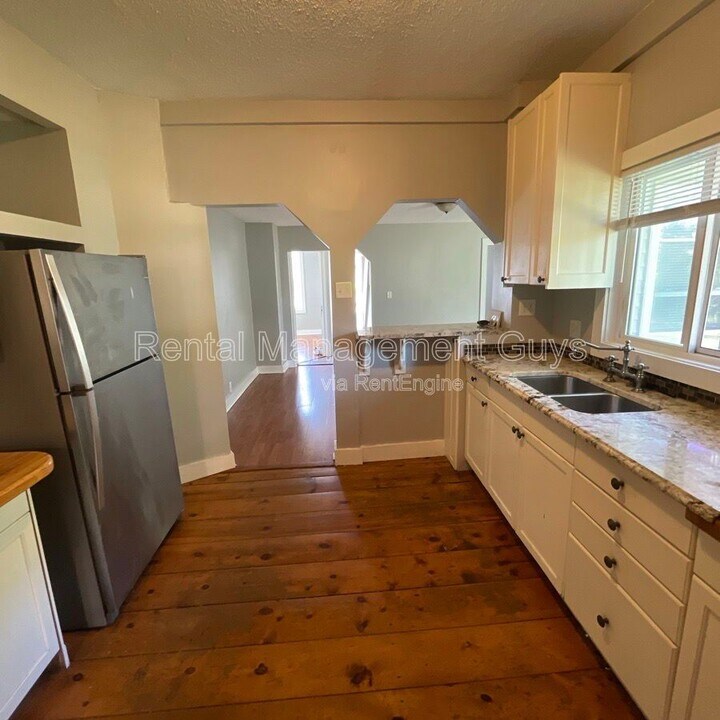 2527 Washington St NE in Minneapolis, MN - Building Photo