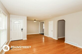 4904 Paramount Dr in Louisville, KY - Building Photo - Building Photo