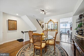 2033 Arch St in Philadelphia, PA - Building Photo - Building Photo