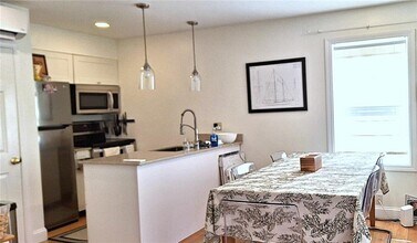 152 Tuckerman Ave in Middletown, RI - Building Photo - Building Photo