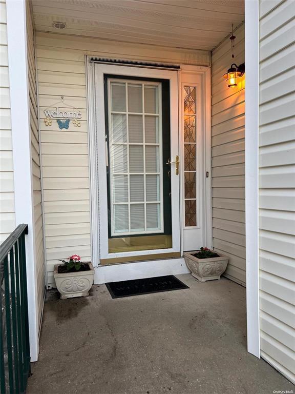 703 Constance Ln in Port Jefferson Station, NY - Building Photo - Building Photo