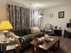 88 Bailey Ct in Middle Island, NY - Building Photo - Building Photo