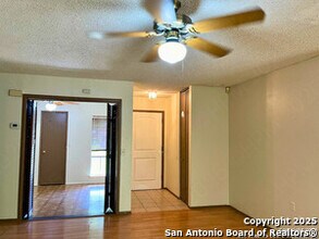 5959 Oak Run St in San Antonio, TX - Building Photo - Building Photo