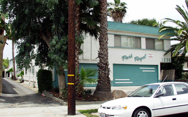 Park Royale Apartments in Los Angeles, CA - Foto de edificio - Other