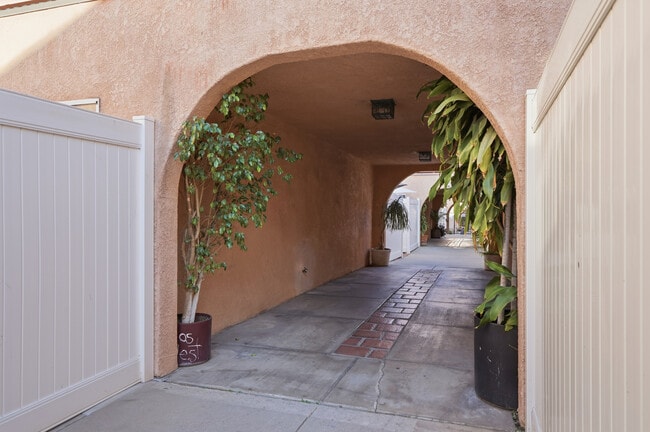 7924 Woodman Ave, Unit 3 in Panorama City, CA - Building Photo - Building Photo