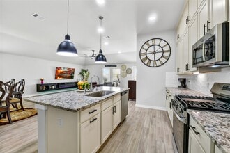 26268 Astral Wy in La Marque, TX - Building Photo - Building Photo