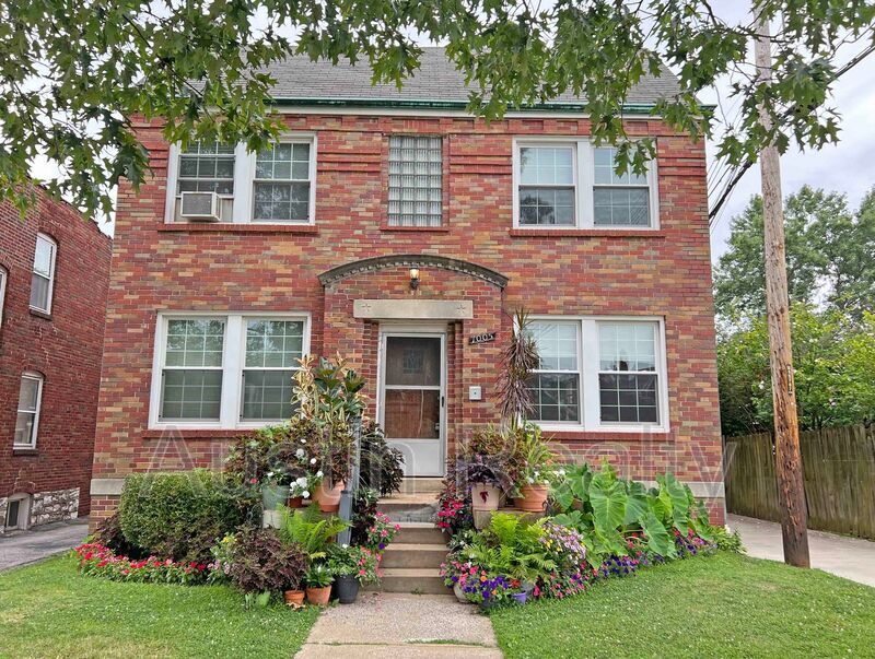 1005 Claytonia Terrace in Richmond Heights, MO - Building Photo