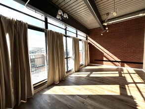 515 W Main St in Lexington, KY - Foto de edificio - Building Photo