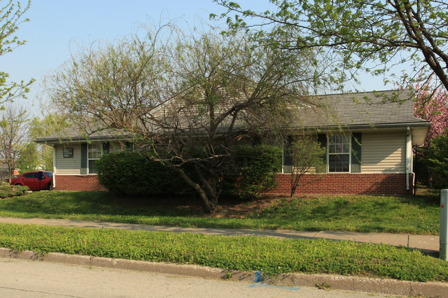 Mullins-Roberts Apartments in Louisville, KY - Building Photo - Building Photo