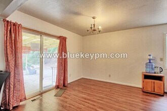 13258 Clackamas River Dr in Oregon City, OR - Building Photo - Building Photo