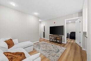 3140 Midway Dr, Unit A107 in San Diego, CA - Building Photo
