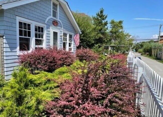 property at 40 Bungalow Ln
