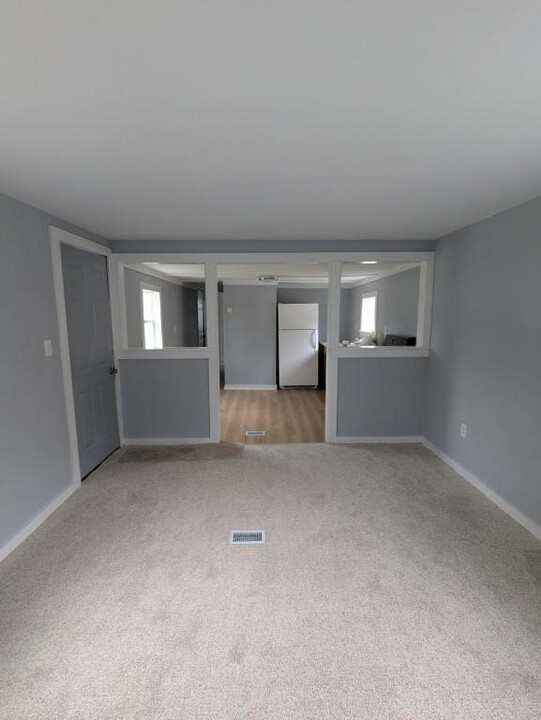 611 W Matthews St in Chillicothe, IL - Building Photo