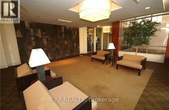 3888 Duke of York Blvd in Mississauga, ON - Building Photo - Building Photo