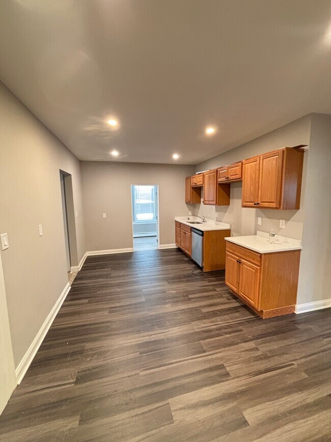 713 Metropolitan Ave, Unit 1 in Boston, MA - Building Photo - Building Photo