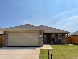 8427 10th Pl in Lubbock, TX - Building Photo