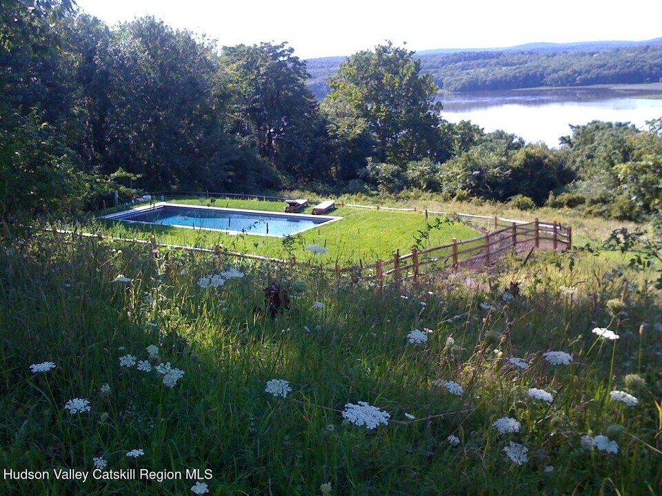 188 Mt Merino Rd in Hudson, NY - Building Photo