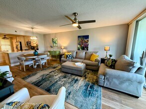 4530 Pinebrook Cir, Unit #102 in Bradenton, FL - Foto de edificio - Building Photo