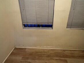 342 W 52nd Pl, Unit 342 in Los Angeles, CA - Building Photo - Building Photo
