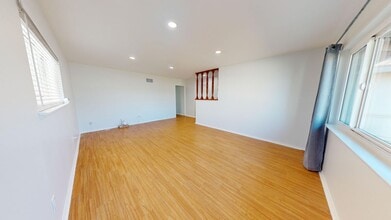 1102 E Ave J5 in Lancaster, CA - Building Photo - Building Photo