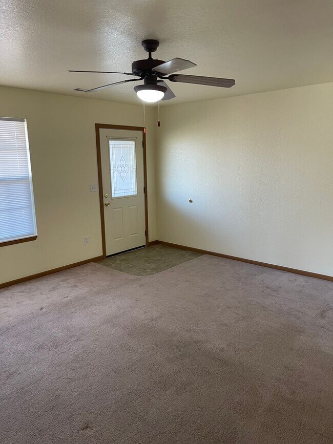 16878 Hurricane Ln, Unit B in St. Robert, MO - Building Photo - Building Photo