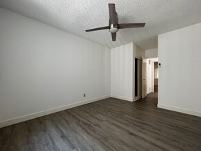 5754 Hazeltine Ave in Los Angeles, CA - Building Photo - Building Photo