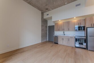 11 Robert St in Hamilton, ON - Building Photo - Building Photo