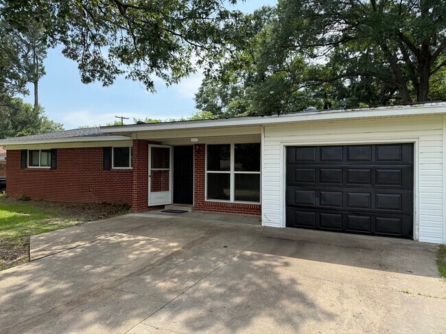 3315 Robinhood Ln in Texarkana, TX - Building Photo - Building Photo