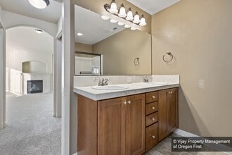 685 NW 176th Ct in Beaverton, OR - Building Photo - Building Photo