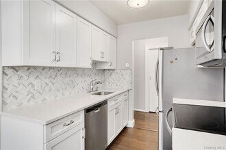 114 Nottingham Rd in Bedford Hills, NY - Building Photo - Building Photo