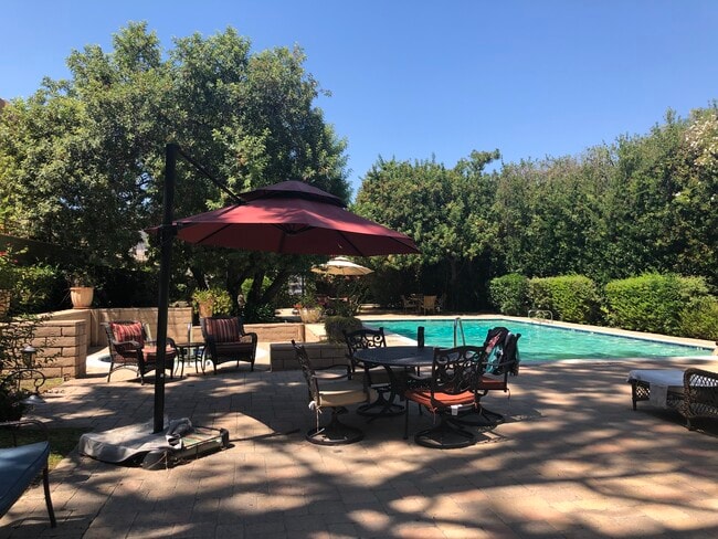 16866 Kingsbury St, Unit 307 in Granada Hills, CA - Building Photo - Building Photo