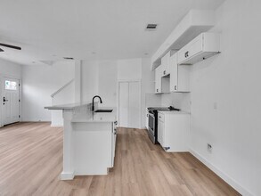 8625 Homewood Ln in Houston, TX - Foto de edificio - Building Photo