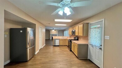 1810 Manor Cir in Rosenberg, TX - Building Photo - Building Photo