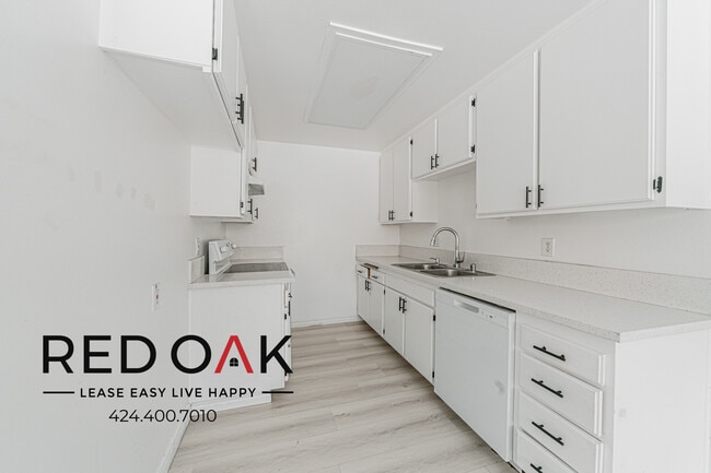 14255 Tyler St, Unit 105 in Los Angeles, CA - Foto de edificio - Building Photo