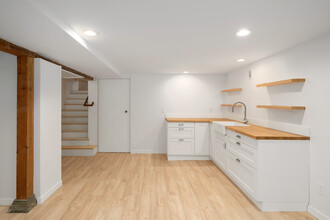 7431 N Washburne Ave, Unit 7431 N Washurne Basement in Portland, OR - Foto de edificio - Building Photo