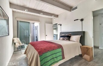 353 Cedar Way-Unit -C in Laguna Beach, CA - Building Photo - Building Photo