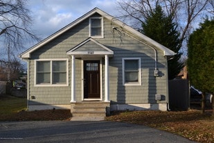 3147 Hiawatha Ave in Point Pleasant, NJ - Building Photo