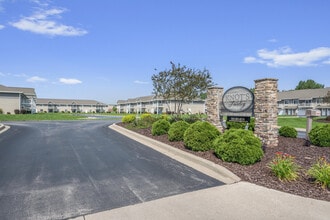 Knots Landing in De Pere, WI - Foto de edificio - Building Photo