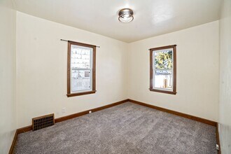 129 Irene St in Neenah, WI - Building Photo - Building Photo