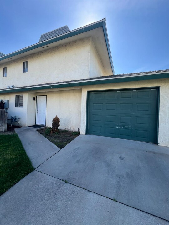 4811 N Winery Cir in Fresno, CA - Building Photo