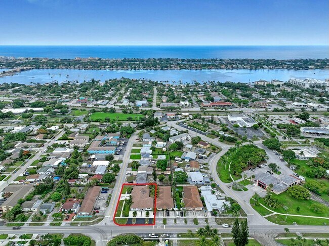800 W Perry St in Lantana, FL - Building Photo - Building Photo